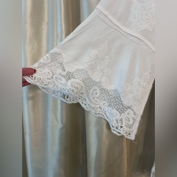 SPIAGGIA Dolce Luxury Embroidered 3/4 Bell Sleeve Wide Neck Crochet Trim Top - Picture 4 of 11
